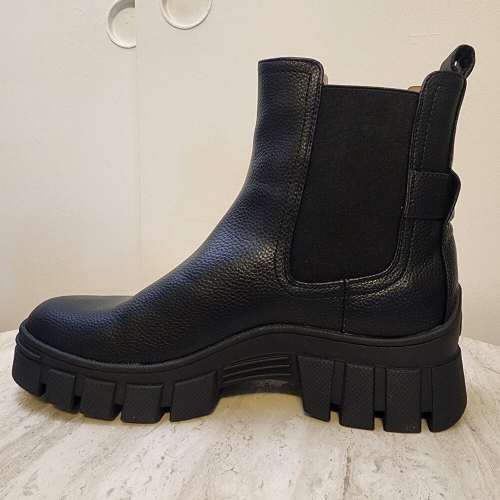 GUESS Womens Hensly Lug Sole Black- Faux Leather- Polyureth 11M - A002 - Picture 6 of 9
